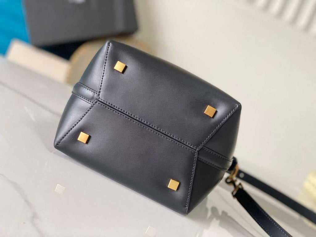 YSL 7490362 Le 37 Small In Shiny Leather Black