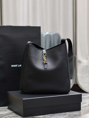YSL 753837 Le 5 ¨¤ 7 Supple Large In Smooth Leather Black - Default Title - View 1