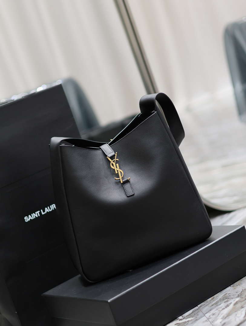 YSL 753837 Le 5 ¨¤ 7 Supple Large In Smooth Leather Black
