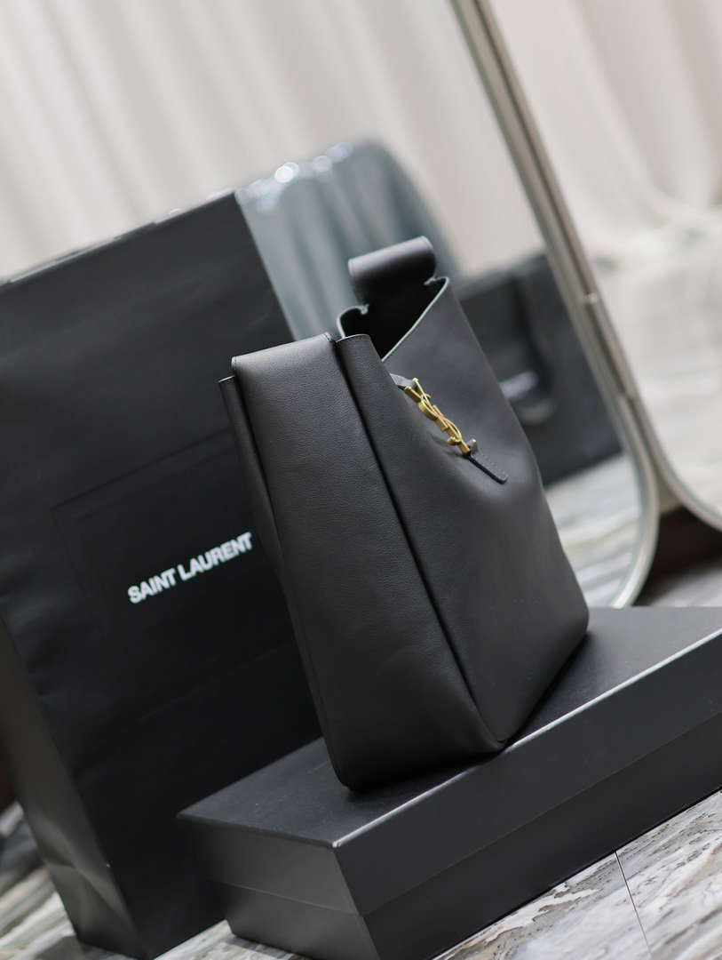 YSL 753837 Le 5 ¨¤ 7 Supple Large In Smooth Leather Black