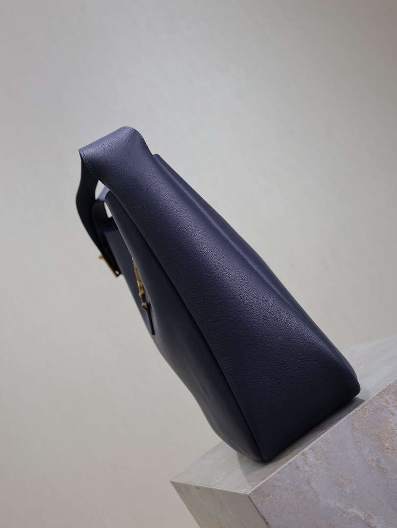 YSL 753837 Le 5 ¨¤ 7 Supple Large In Smooth Leather Blue