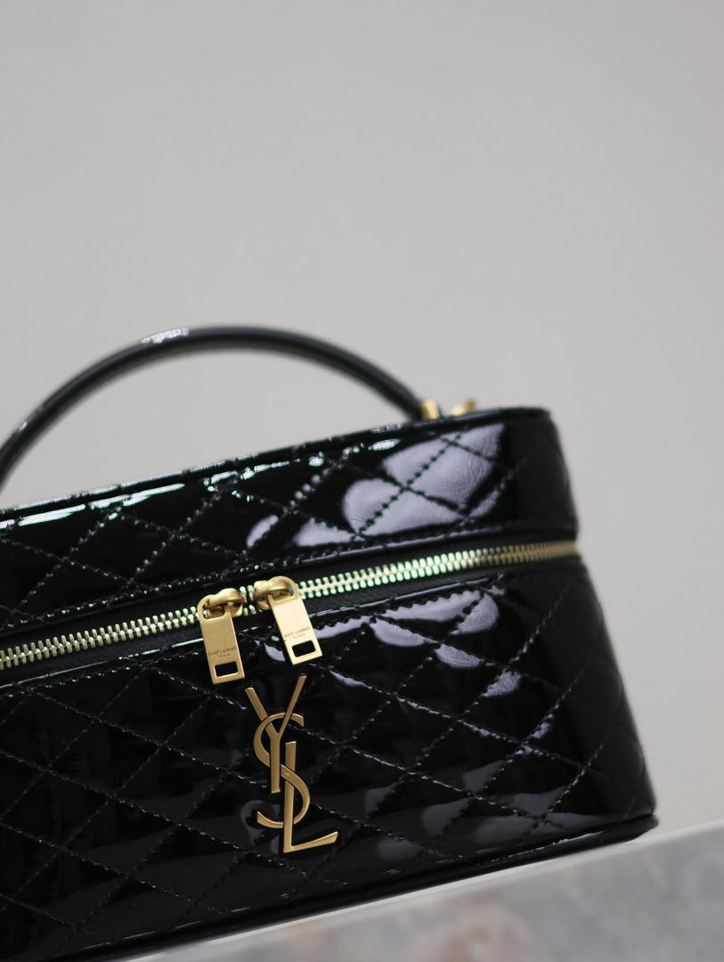 YSL 766731 GABY vanity bag in patent leather Black