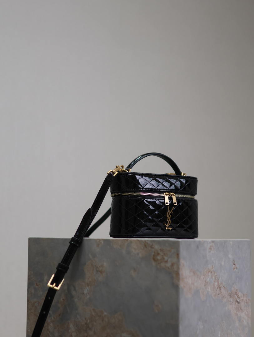 YSL 766731 GABY vanity bag in patent leather Black