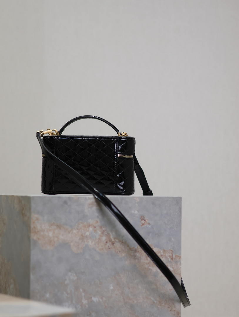 YSL 766731 GABY vanity bag in patent leather Black