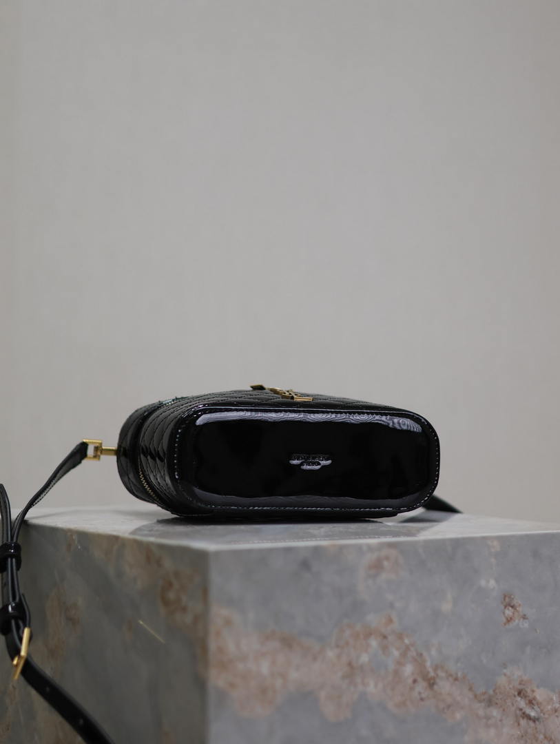 YSL 766731 GABY vanity bag in patent leather Black