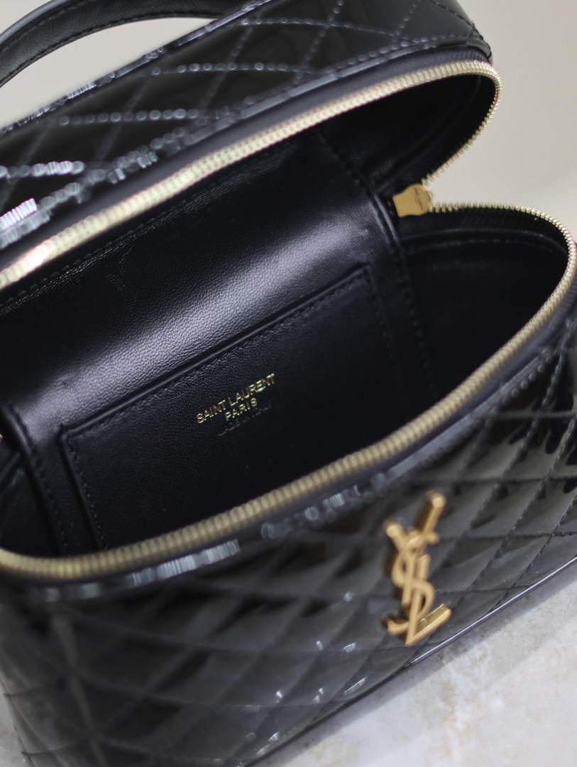 YSL 766731 GABY vanity bag in patent leather Black