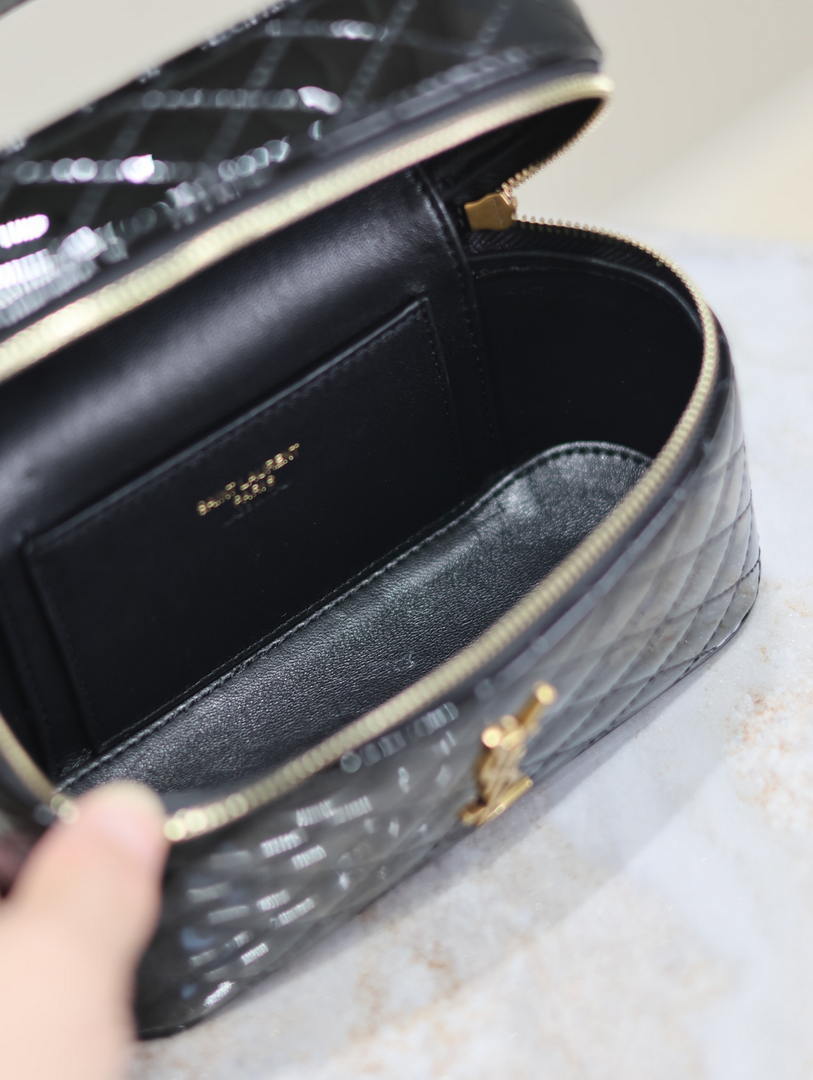 YSL 766731 GABY vanity bag in patent leather Black