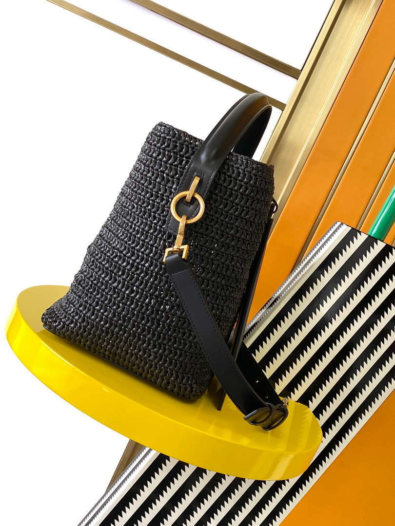 YSL 773991 LE 37 in woven raffia and vegetable-tanned leather Black