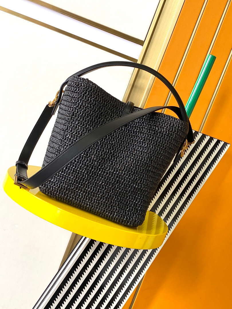YSL 773991 LE 37 in woven raffia and vegetable-tanned leather Black
