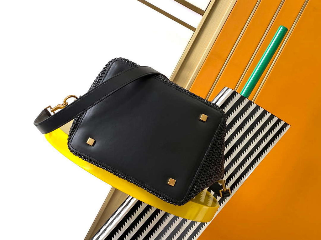 YSL 773991 LE 37 in woven raffia and vegetable-tanned leather Black