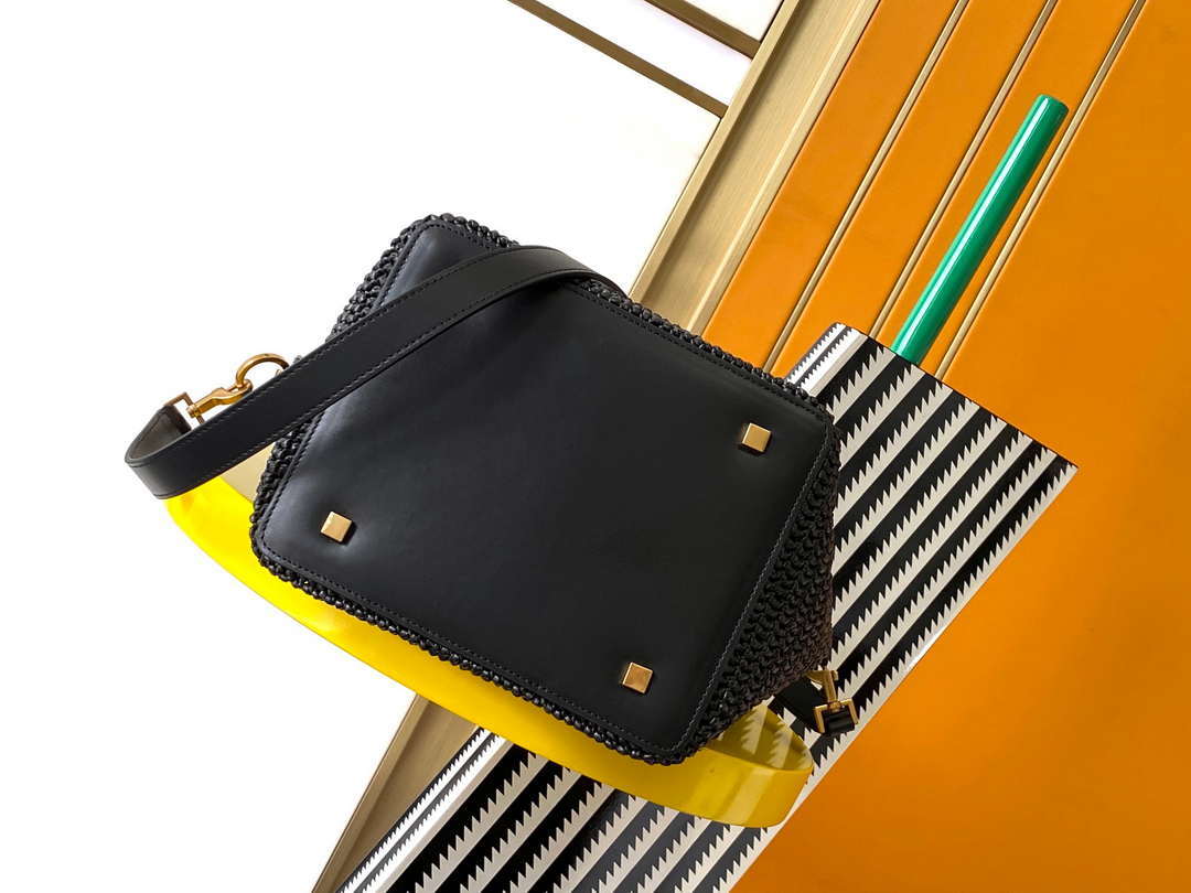 YSL 773991 LE 37 in woven raffia and vegetable-tanned leather Black