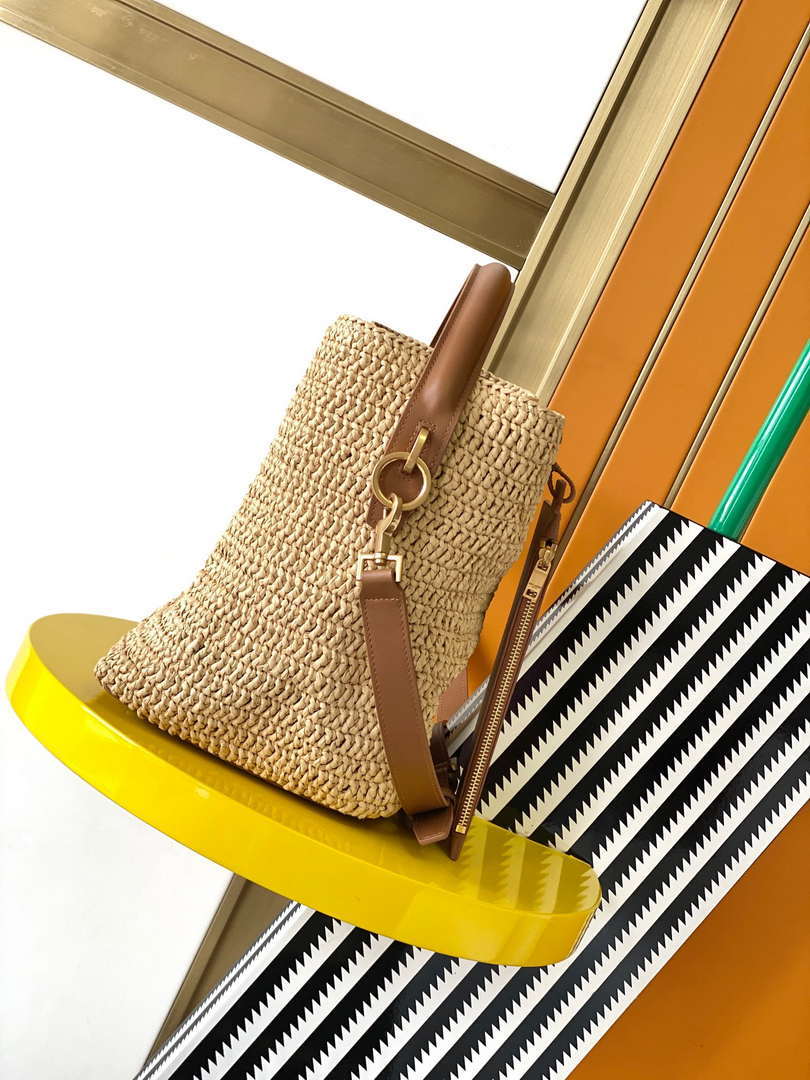 YSL 773991 LE 37 in woven raffia and vegetable-tanned leather Naturel