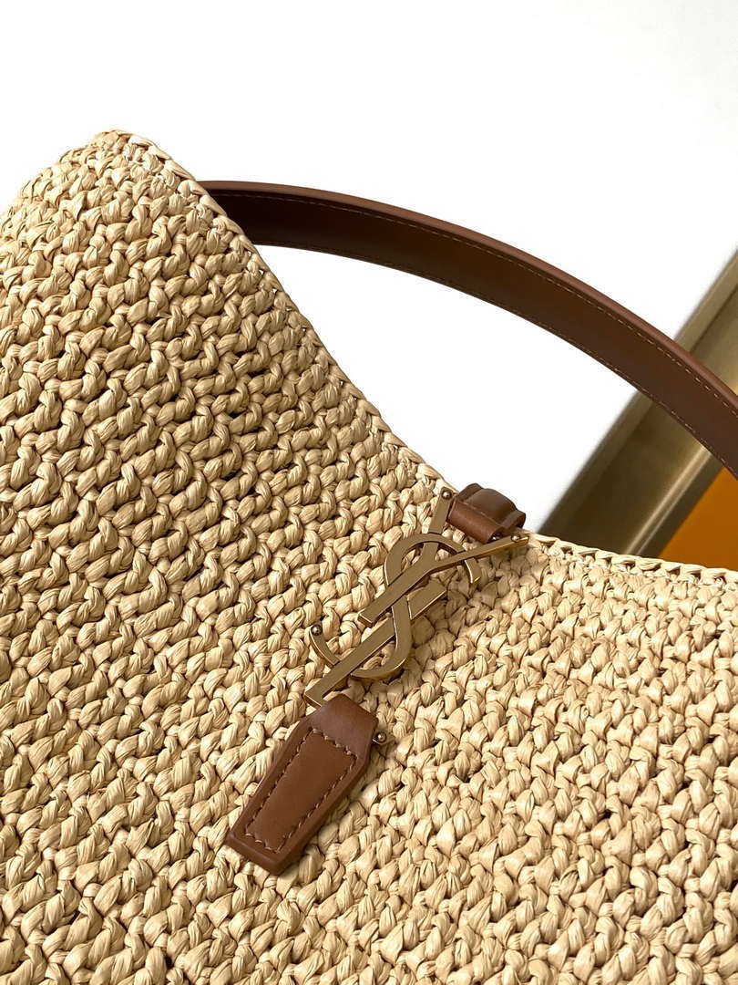 YSL 773991 LE 37 in woven raffia and vegetable-tanned leather Naturel