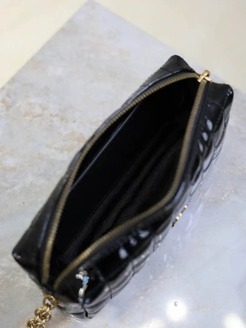 YSL 779649 CASSANDRE MATELASS¨¦ CARR¨¦ pouch on chain in shiny canvas Black