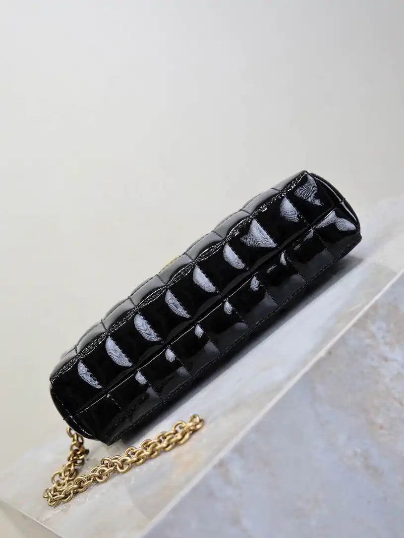 YSL 779649 CASSANDRE MATELASS¨¦ CARR¨¦ pouch on chain in shiny canvas Black