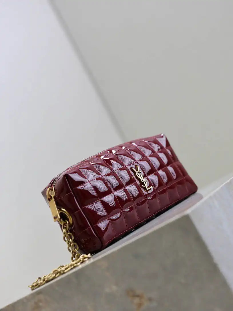 YSL 779649 CASSANDRE MATELASS¨¦ CARR¨¦ pouch on chain in shiny canvas Dark Red