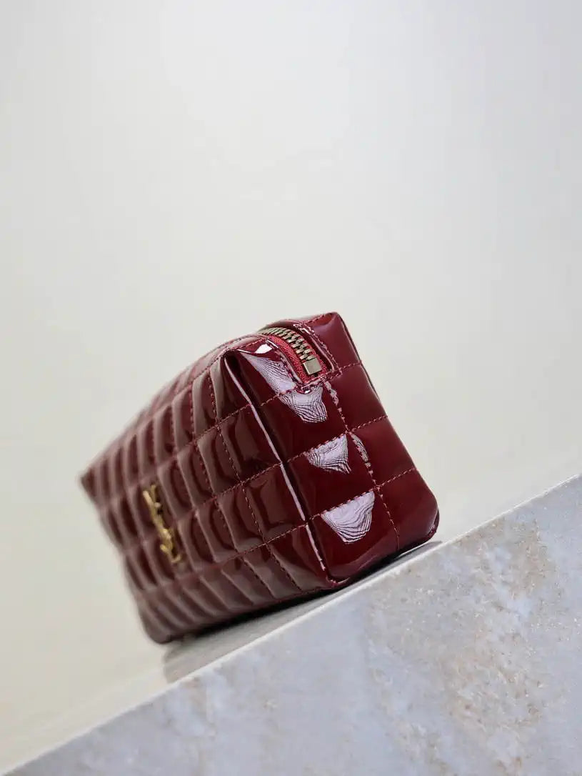 YSL 779649 CASSANDRE MATELASS¨¦ CARR¨¦ pouch on chain in shiny canvas Dark Red