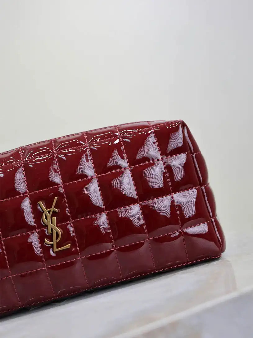 YSL 779649 CASSANDRE MATELASS¨¦ CARR¨¦ pouch on chain in shiny canvas Dark Red