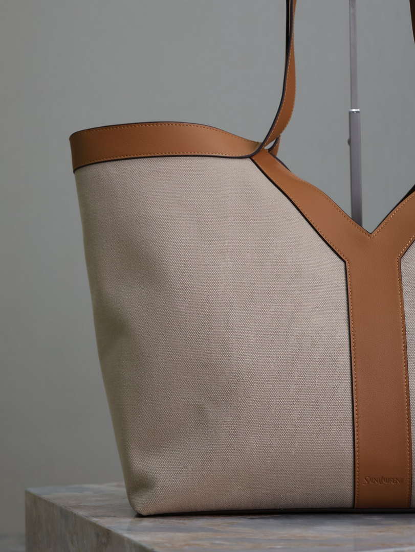YSL 817602AAEB31000 Y Tote in canvas and leather Beige