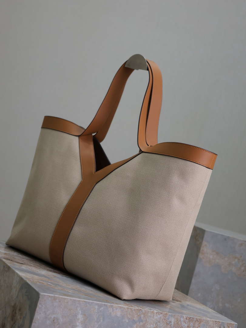 YSL 817602AAEB31000 Y Tote in canvas and leather Beige