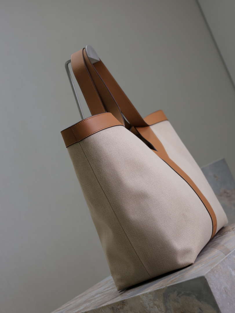 YSL 817602AAEB31000 Y Tote in canvas and leather Beige