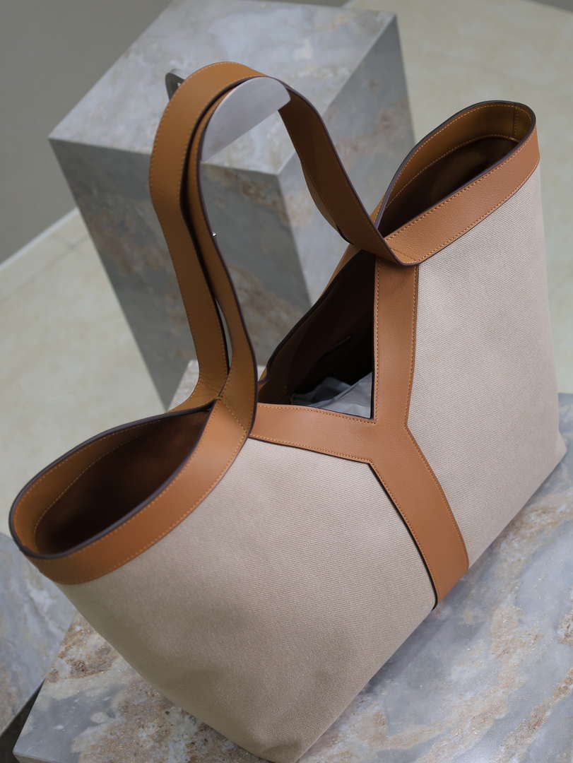YSL 817602AAEB31000 Y Tote in canvas and leather Beige