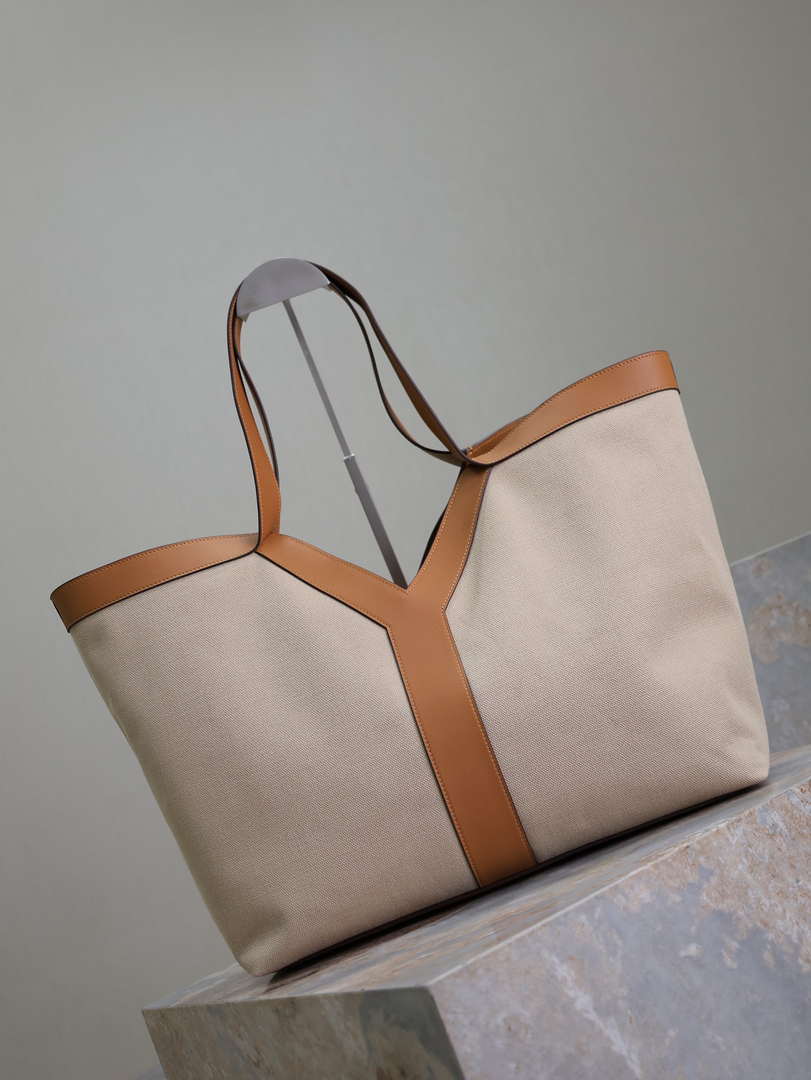 YSL 817602AAEB31000 Y Tote in canvas and leather Beige