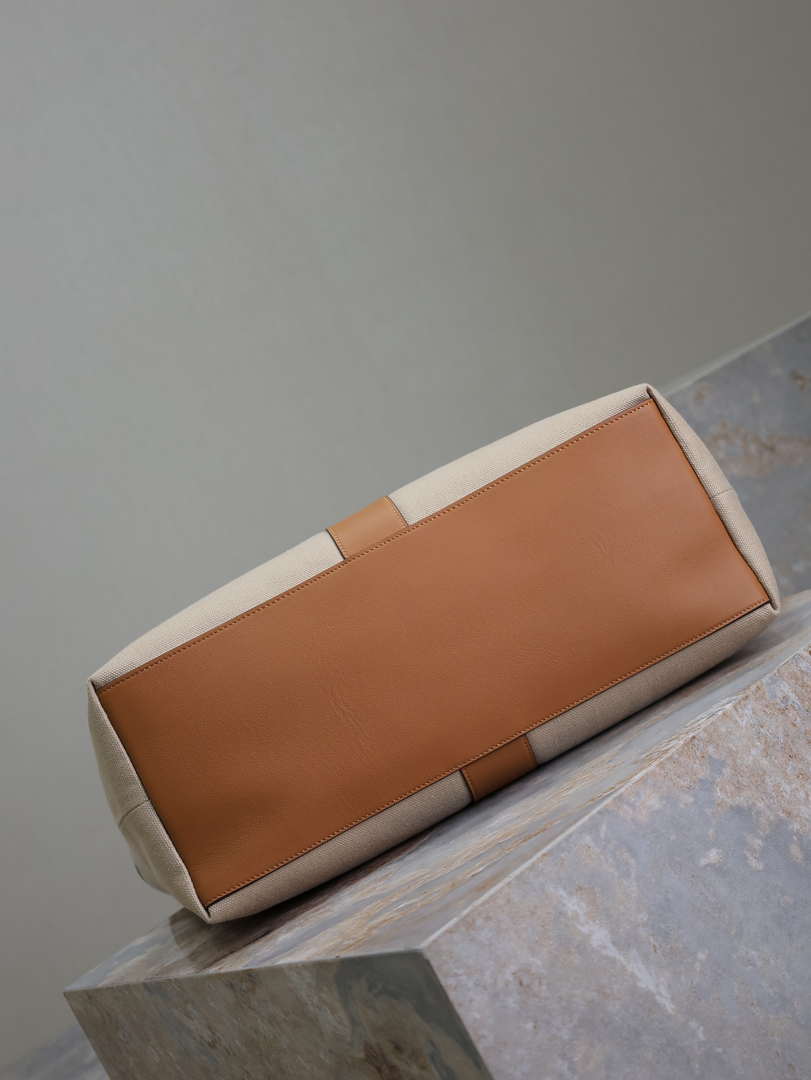 YSL 817602AAEB31000 Y Tote in canvas and leather Beige