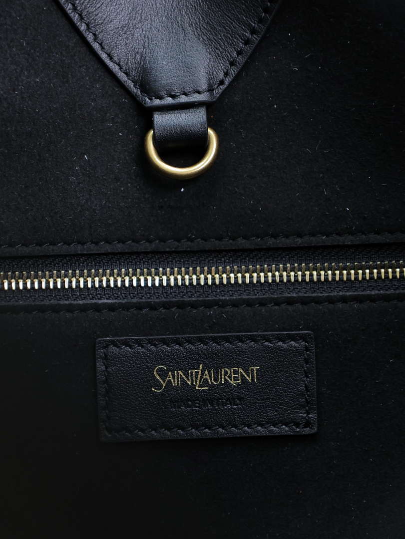 YSL 817602AAEB31000 Y Tote in leather Calfskin Black