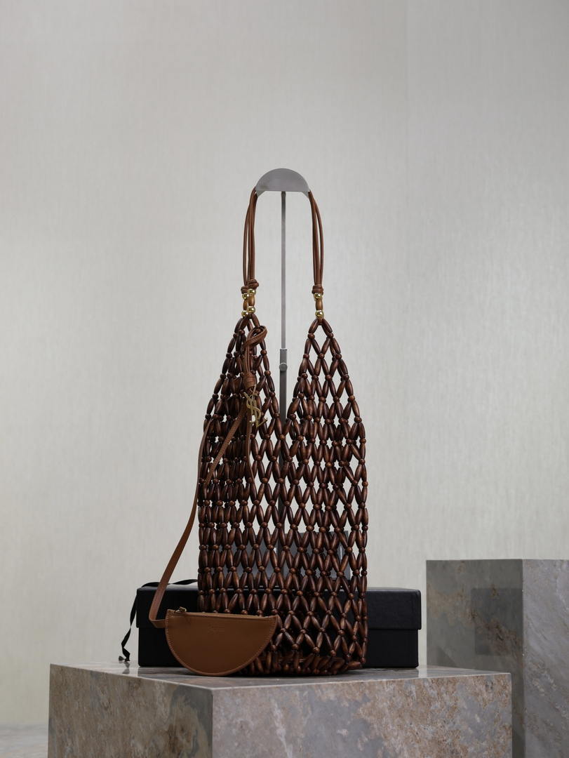 YSL 821911 supple bucket in wood beads Dark brown WOOD