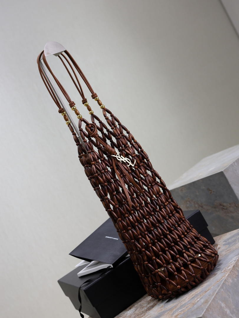 YSL 821911 supple bucket in wood beads Dark brown WOOD