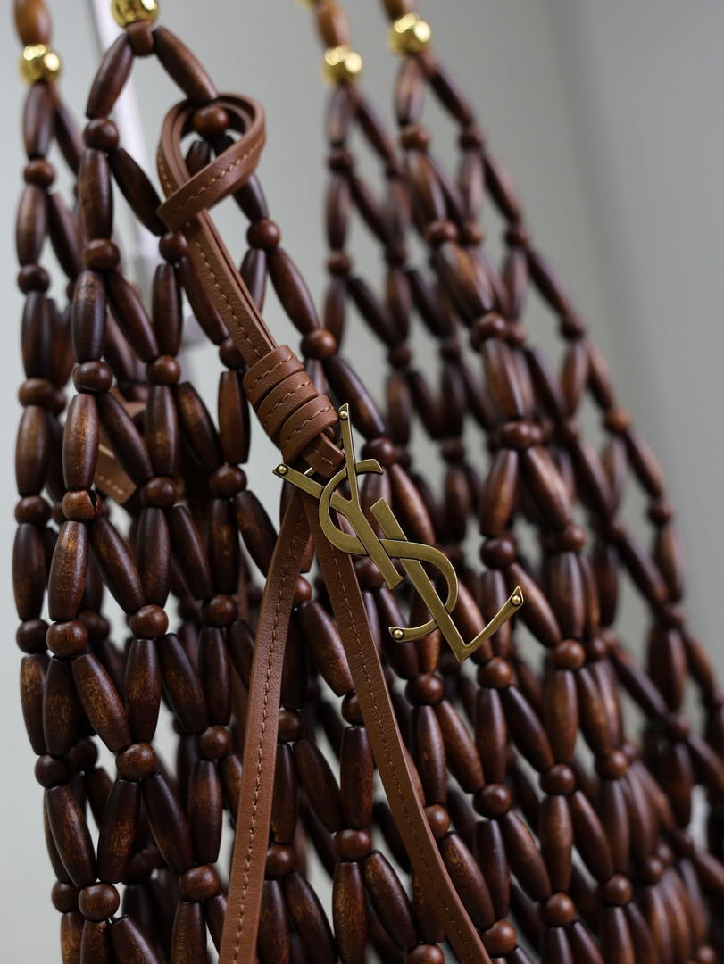 YSL 821911 supple bucket in wood beads Dark brown WOOD