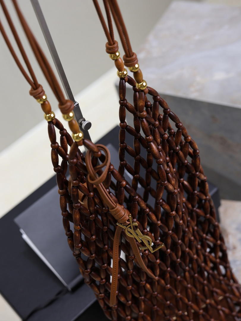 YSL 821911 supple bucket in wood beads Dark brown WOOD
