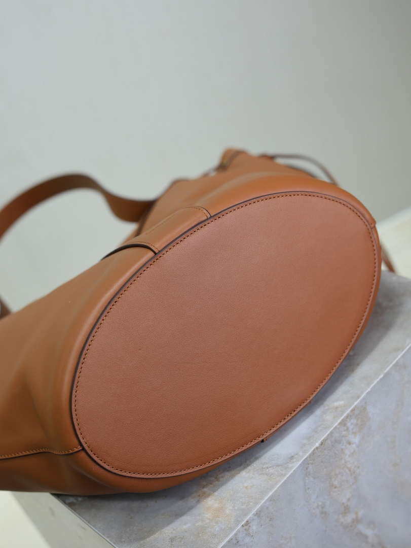 YSL 833160AAE146359 Y large Hobo in leather Brown