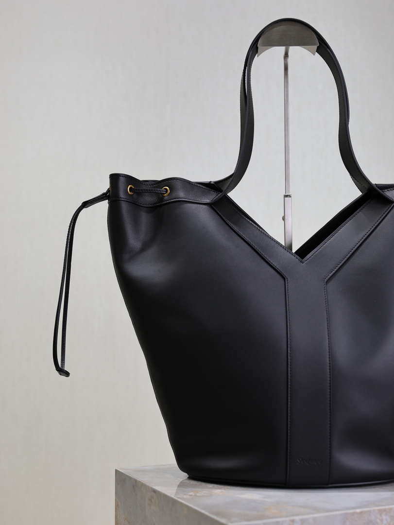 YSL 833160AAE146359 Y large Hobo in leather Black