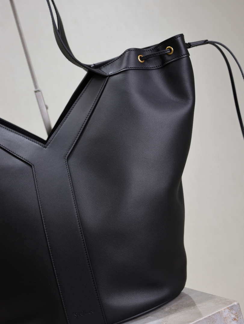YSL 833160AAE146359 Y large Hobo in leather Black