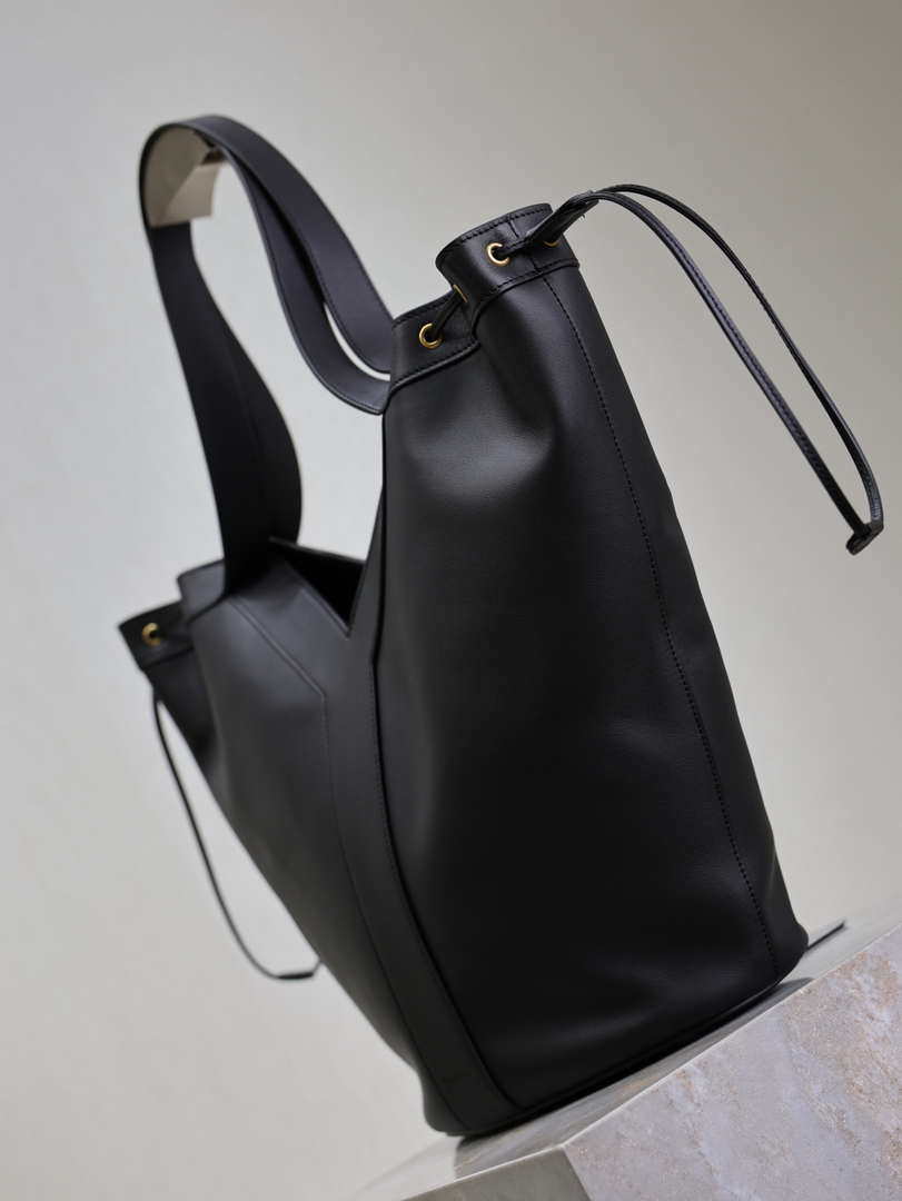 YSL 833160AAE146359 Y large Hobo in leather Black