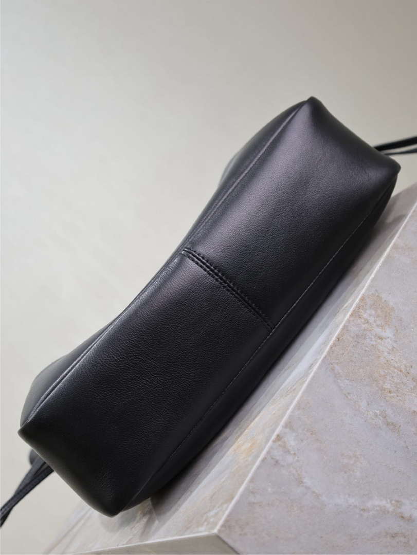 YSL 833948 JAMIE 4.3 Small SHOPPING in lambskin Black