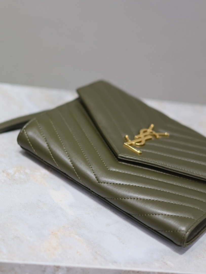YSL Cassandre Matelass¨¦ Flap pouch in Lambskin leather 617662 V Green