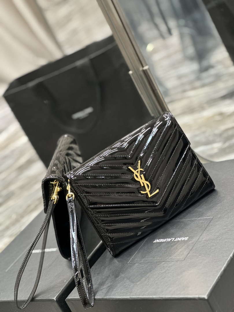 YSL Cassandre Matelass¨¦ Flap pouch in Patent leather 617662 V Black