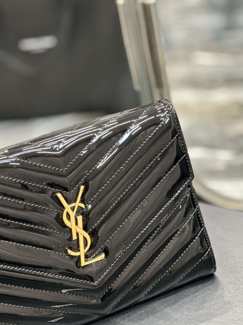 YSL Cassandre Matelass¨¦ Flap pouch in Patent leather 617662 V Black