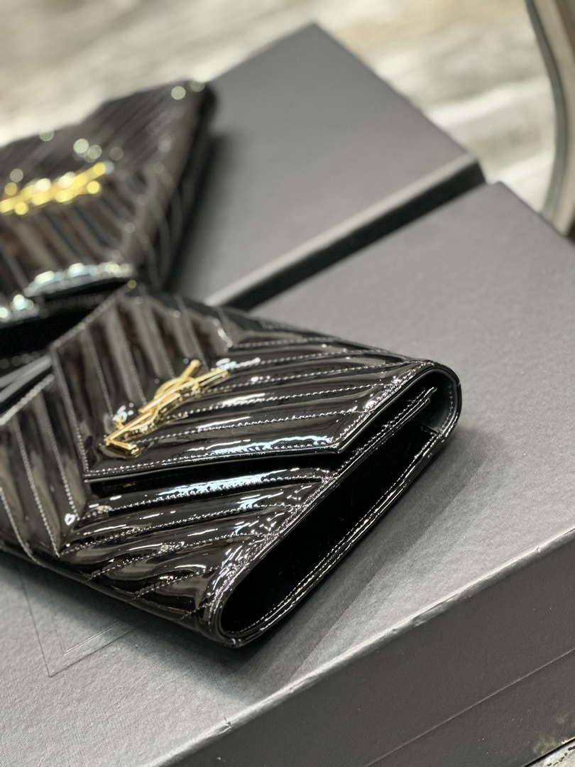YSL Cassandre Matelass¨¦ Flap pouch in Patent leather 617662 V Black