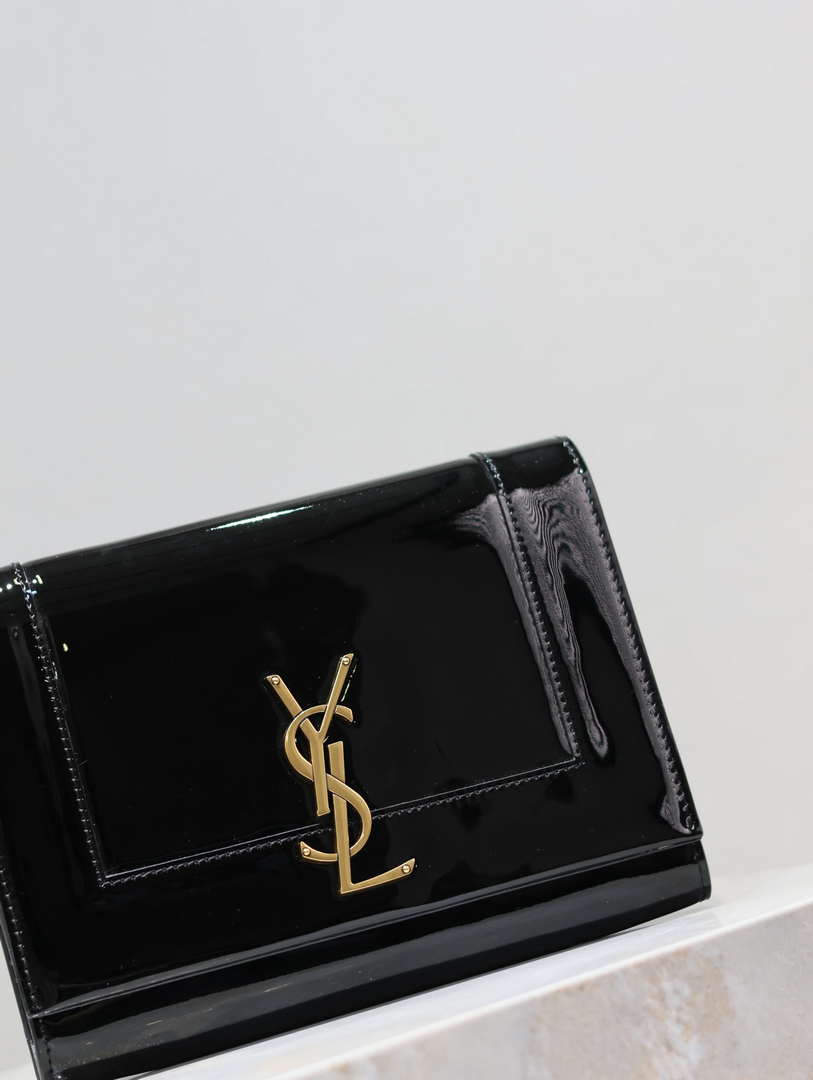 YSL 617662 Cassandre Matelass¨¦ Flap pouch in Black Patent leather