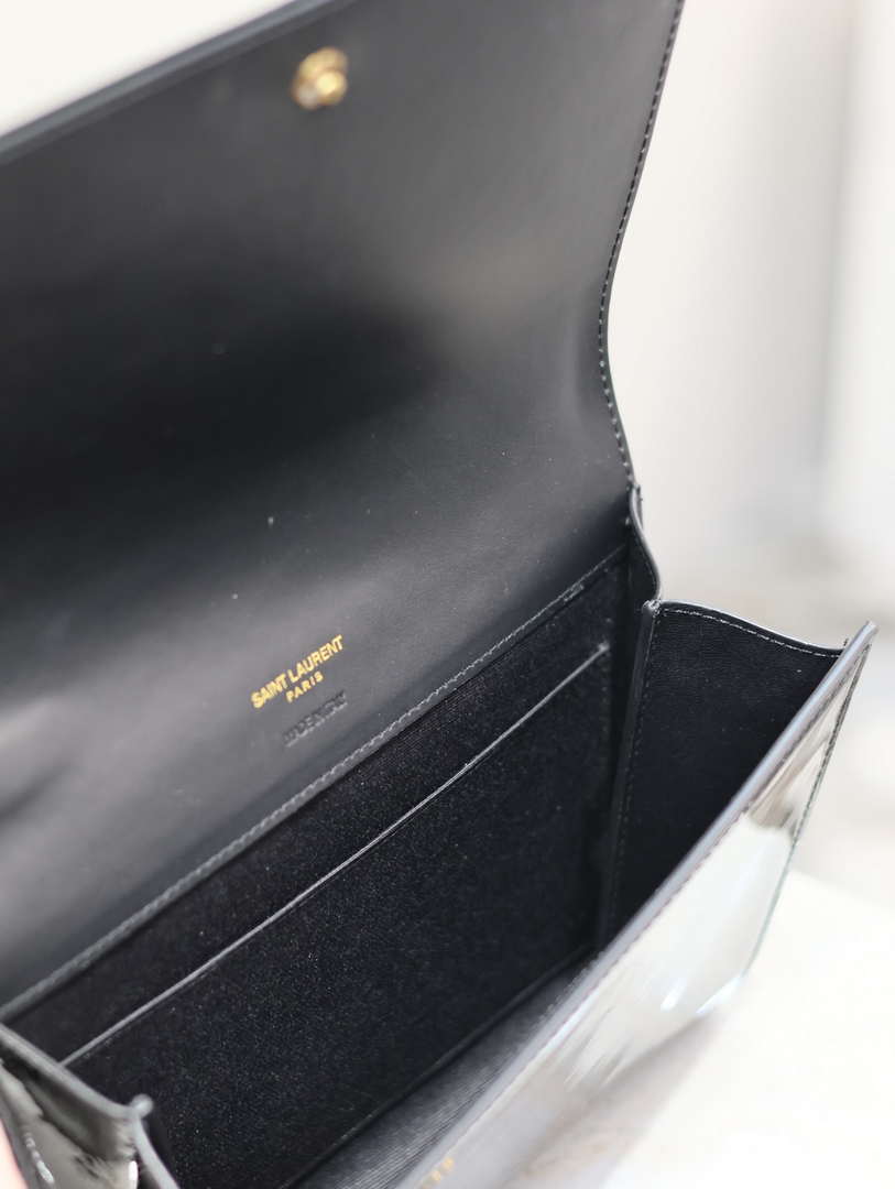 YSL 617662 Cassandre Matelass¨¦ Flap pouch in Black Patent leather