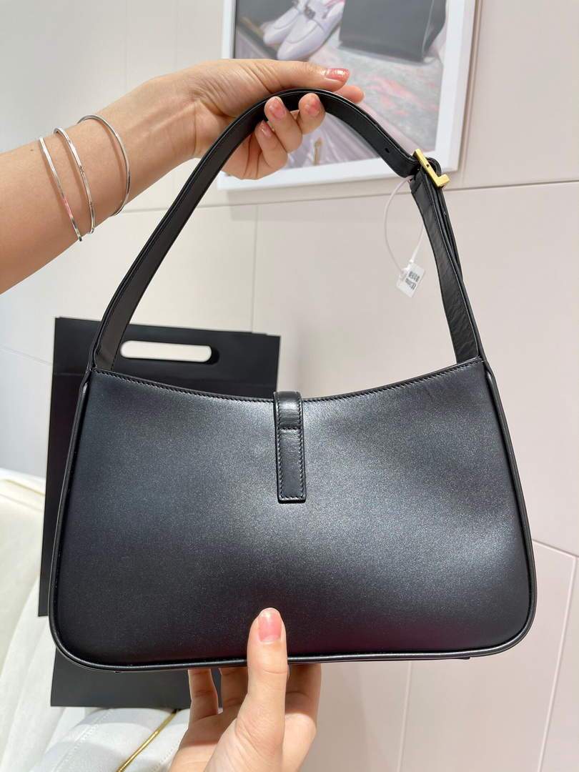 YSL LE5¨¤7 Hobo Bag In Smooth Leather Black