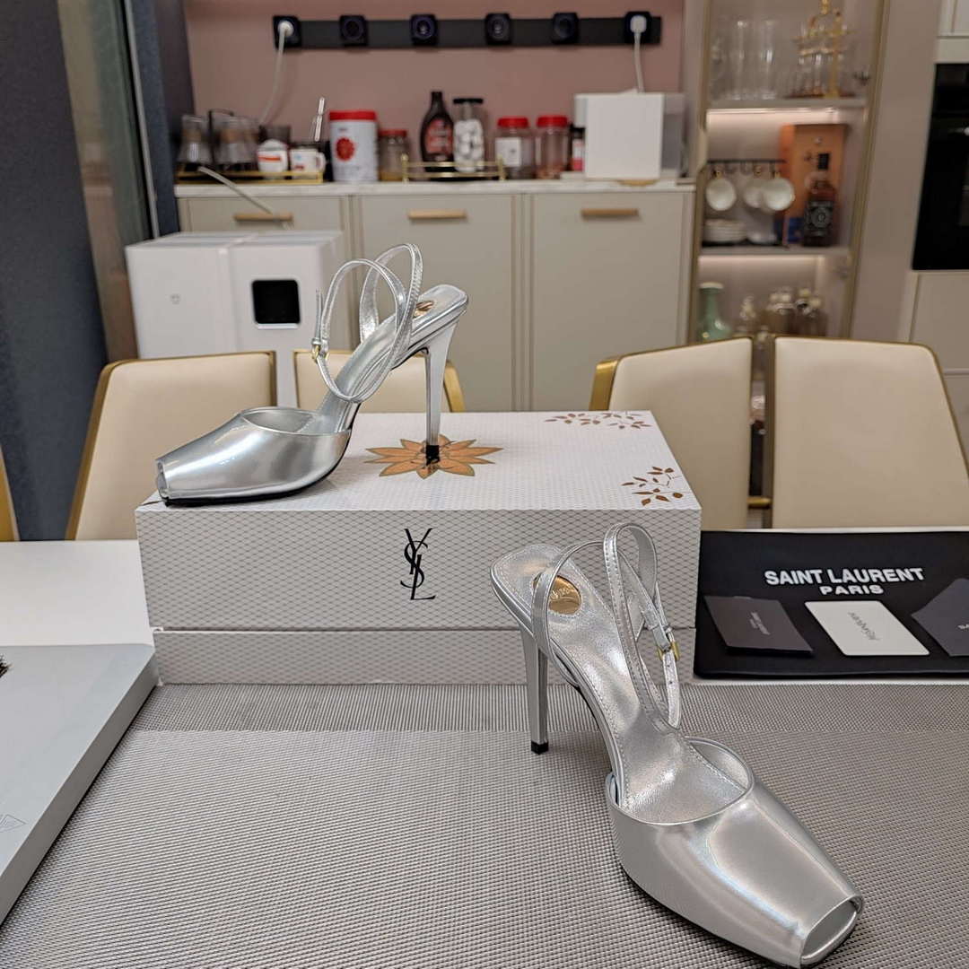 YSL Women's la Scandale Sandals in Patent Leather Y20178