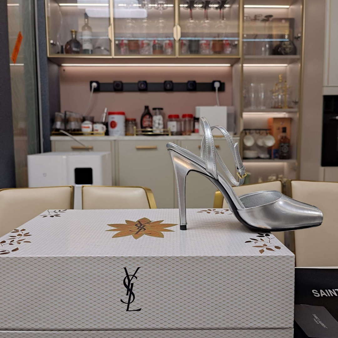 YSL Women's la Scandale Sandals in Patent Leather Y20178