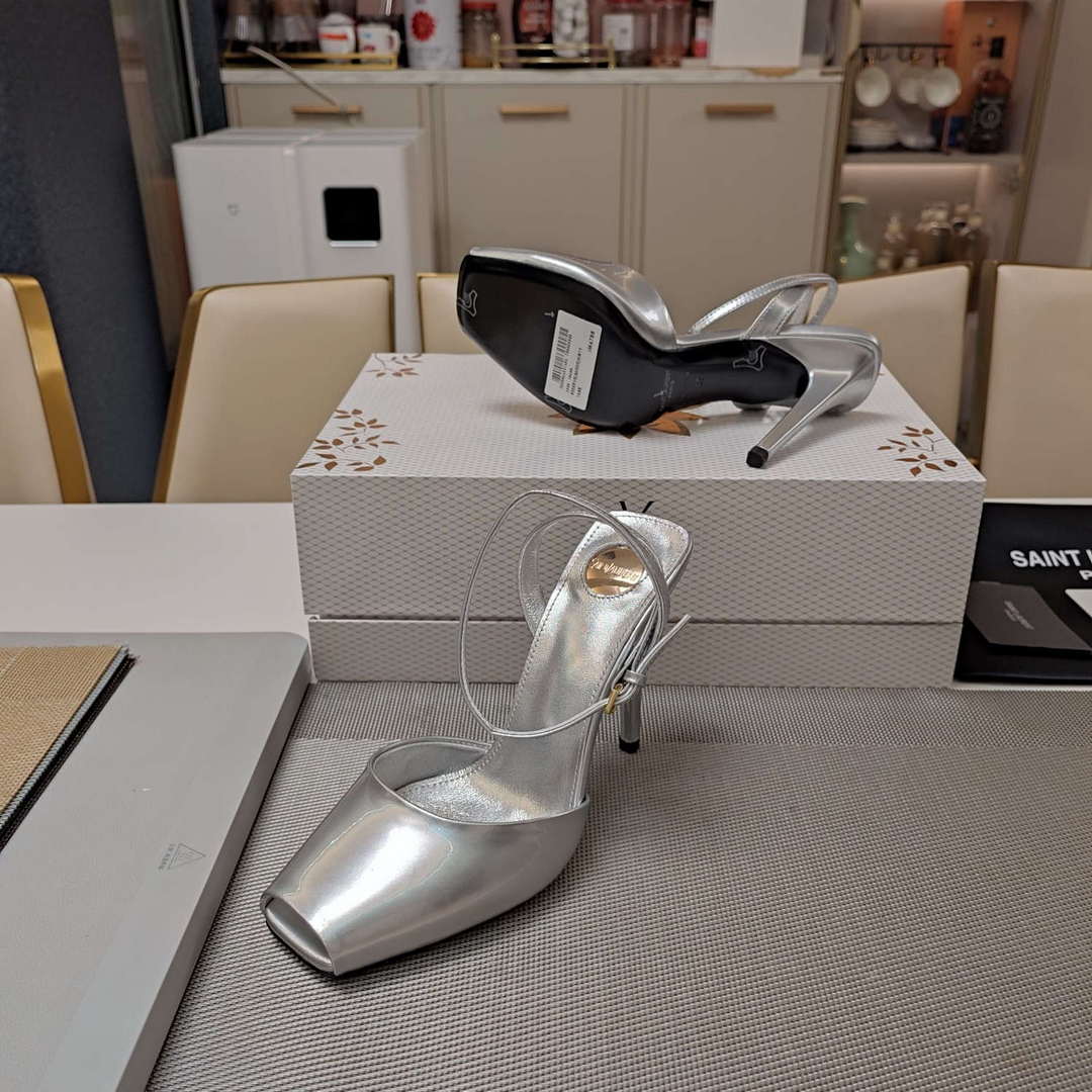 YSL Women's la Scandale Sandals in Patent Leather Y20178