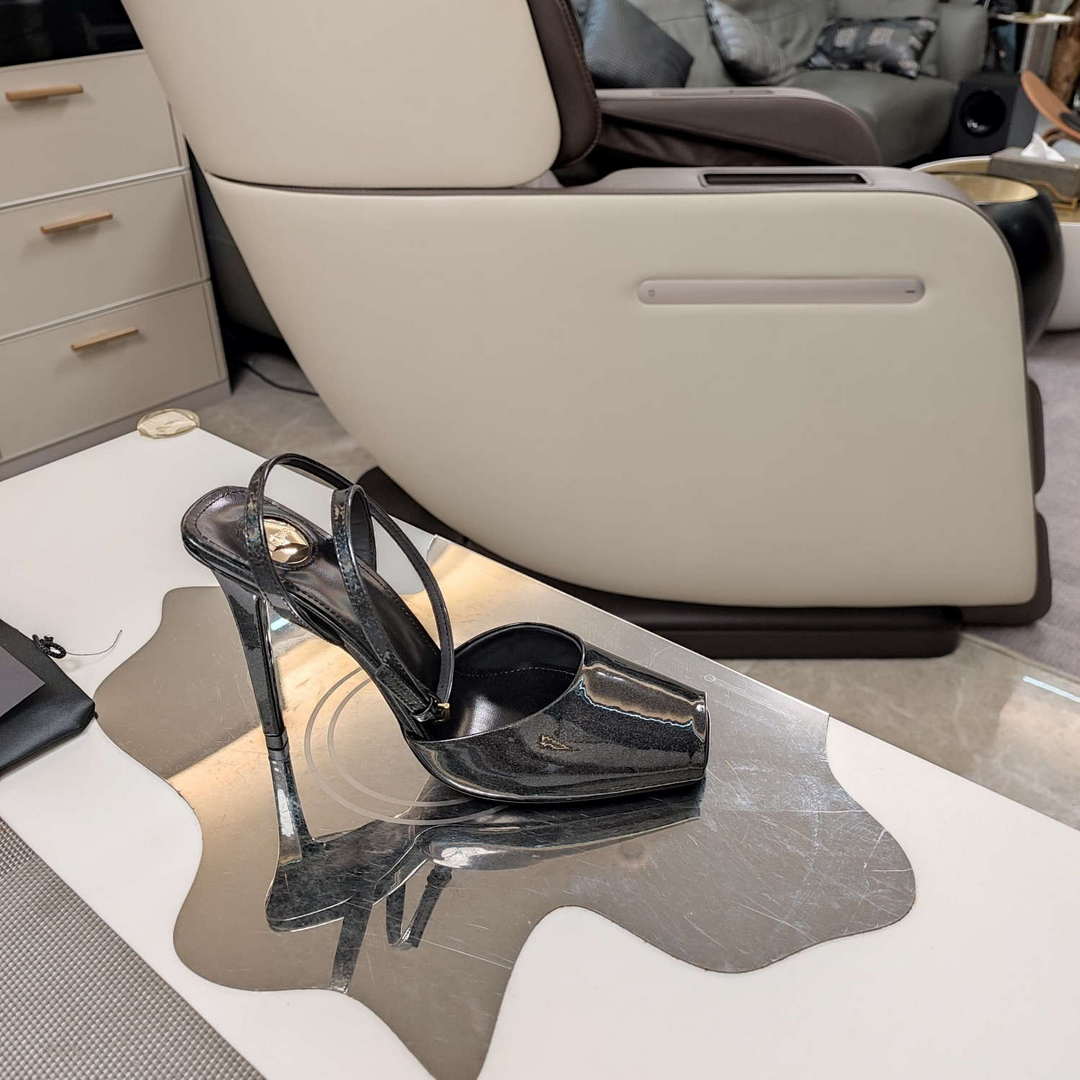 YSL Women's la Scandale Sandals in Patent Leather Y20182