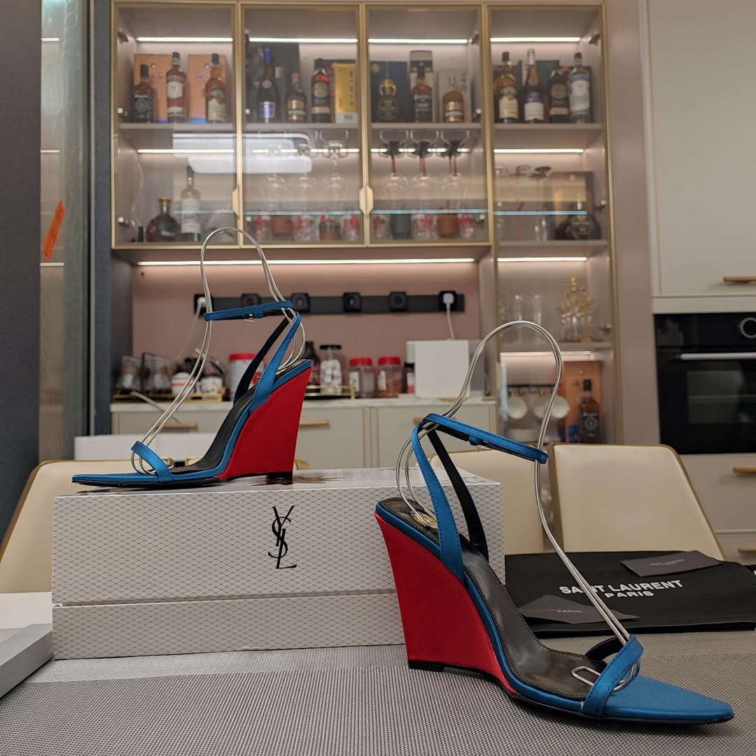 YSL Women's Salom¨¦ Wedges in Patent Leather Y20183